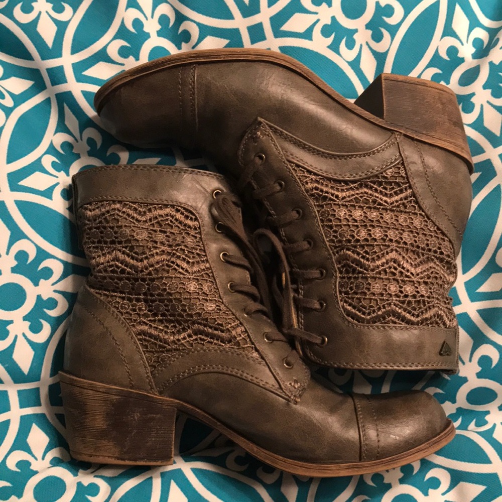 Lace combat boots